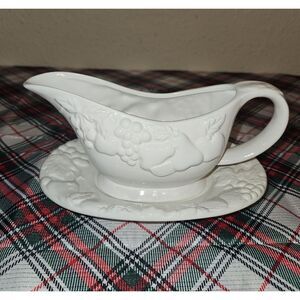 Gibson Home Fruitful Gravy Boat with Saucer
